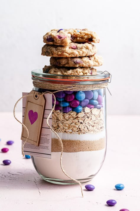 Vegan Desserts In A Jar, Mason Jar Cookie Mix Recipe, Cookie Mix In A Jar Recipe, Vegan Gift Basket, Cookie Mix Jar, Cookie Mix In A Jar, Mason Jar Cookies Mix, Cookie Jar Gifts, Mix In A Jar