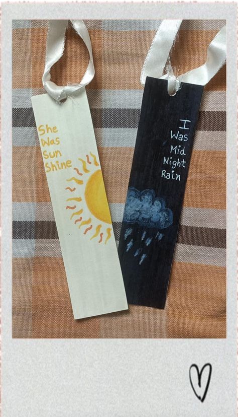 Bookmarks inspired by Taylor Swift's music Fimo, Bookmark Painting Aesthetic, Music Bookmarks Diy, Sun And Moon Bookmark, Bookmark Sketch Ideas, Taylor Swift Aesthetic Bookmark, Cute Bookmark Painting Ideas, Disney Bookmarks Diy, Taylor Swift Eras Bookmark