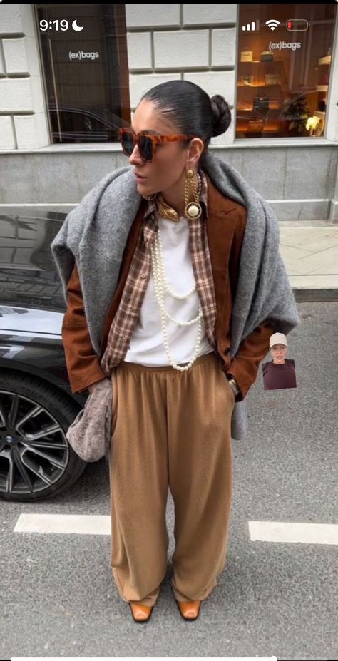 Suede Shirt Outfit, Checked Shirt Outfit, Tops Fall Outfits, Outfit Hiking, Hiking Tattoo, Backpack Hiking, Trendy Fall Outfits, Street Style Winter, Outfit Winter