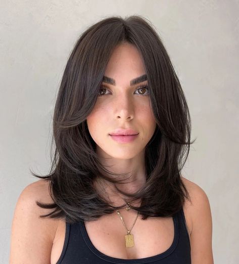 2024 Hair Trends, Shoulder Length Layered Hair, Thick Hair Styles Medium, Medium Layered Haircuts, Layered Hairstyles, Shoulder Length Hair Cuts, Haircuts For Medium Hair, Haircuts Straight Hair, Espresso Brown