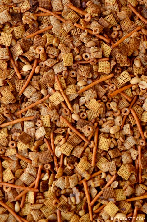 Chex Mix Recipes Original Ovens, Snack Mixes For A Crowd, Homemade Chex Mix Recipe, Chex Mix Recipes Original, Homemade Chex Mix, Snacks Diy, Seasoned Pretzels, Trail Mix Recipes, Snack Mixes