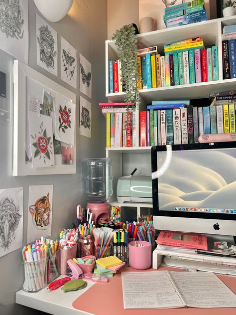 Aesthetic Desk Area Ideas, Bright Study Aesthetic, Studying Space Aesthetic, Student Desk Ideas, Homework Desk Aesthetic, Study Area Ideas Aesthetic, Stationary Desk Aesthetic, Study Aesthetic Colorful, Study Desk Inspo Aesthetic