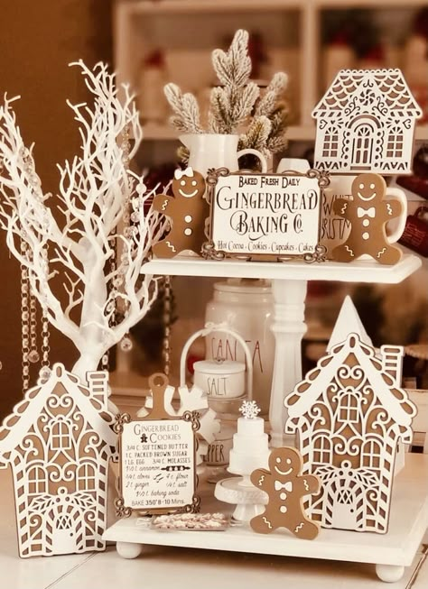 Gingerbread Display, Gingerbread Kitchen, Trendy Christmas Decor, Gingerbread Christmas Tree, Gingerbread Decor, Tray Decor Christmas, Tier Trays, Gingerbread Crafts, Gingerbread Christmas Decor