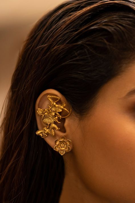 Buy Gold Plated Royal Floral Carved Ear Cuff by SUHANI PITTIE Online at Aza Fashions. High Jewelry Design, Bridal Jewellery Inspiration, Antique Gold Jewelry Indian, Silver Jewellery Indian, Fruit Jewelry, Rings Necklace, Gold Ear Cuff, Antique Gold Jewelry, Indian Jewelry Sets