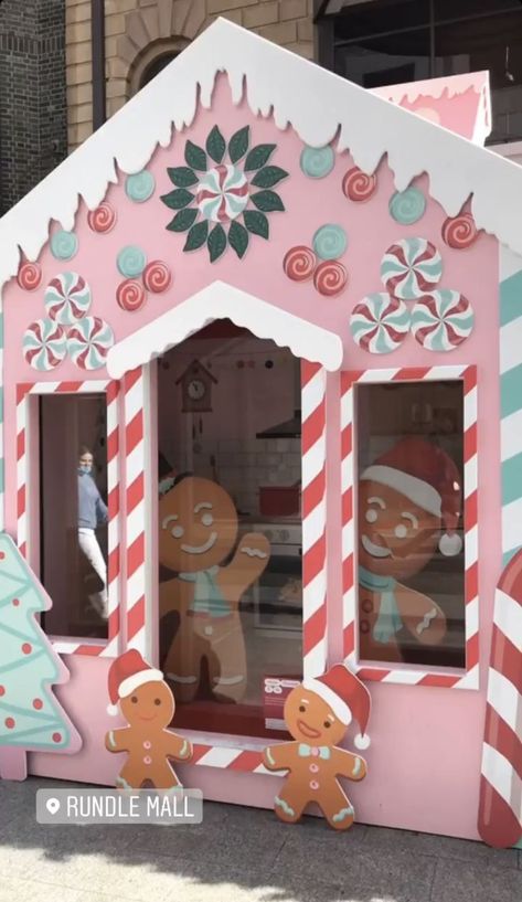 Pink Gingerbread House Classroom Door, Christmas Door Decorating Contest Gingerbread, Pink Gingerbread House Decoration, Ginger Bread Office Decorations, Office Door Gingerbread House, Gingerbread House Decorations Classroom, Pink Gingerbread Party, Gingerbread Christmas Decor Classroom, Gingerbread Door Decorations For School