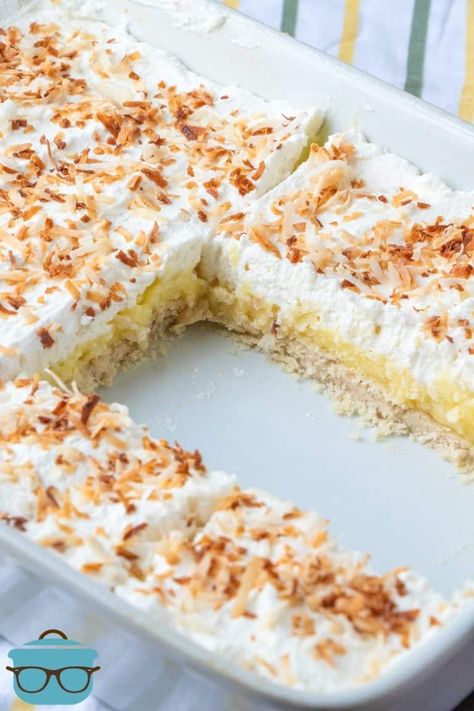 Coconut Cream Pie Bars, Coconut Creme Pie, Coconut Cream Recipes, Coconut Cream Pie Recipes, Coconut Balls, Coconut Candy, Cream Pies, Deserted Island, Pavlova Recipe