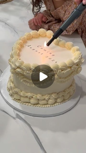 @shegot.cakessz on Instagram: "Gender reveal burning cake from my clients view ❤️  Sooooo beautiful 🥰 #trendingburningcake #genderrevealcake #highdesertcakes" Heart Cake Tutorial, Rehearsal Dinner Cake, Vintage Pasta, Baby Reveal Cakes, Bolo Vintage, Heart Wedding Cakes, Yellow Cake Recipe, Pinterest Cake, Cake Piping