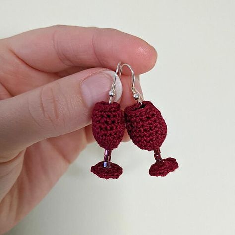 Wine Glass Ideas, Crochet Earring Patterns, Crochet Wine, Crochet Thread Patterns, Crochet Craft Fair, Crochet Thread Size 10, Crochet Necklace Pattern, Elegant Crochet, Loom Knitting Projects