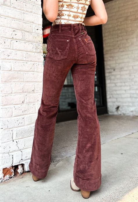 Womens Retro Outfits, Wrangler Corduroy Pants, Woman’s Western Fashion, Brown Courdory Pants Outfit 2023, Bootcut Corduroy Pants Outfit, Purple Flare Pants Outfit, Brown Courdory Jeans Outfits, Appalachian Fashion, Bell Bottom Jeans Fall