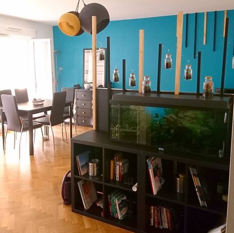 Easiest fish tank stand ever and DIY room separator - IKEA Hackers Ikea Hacks For Cats, Fish Tank Cabinets, Large Aquarium, Large Fish Tanks, Freestanding Room Divider, Room Separator, Fish Stand, Fish Tank Stand, Diy Fish Tank