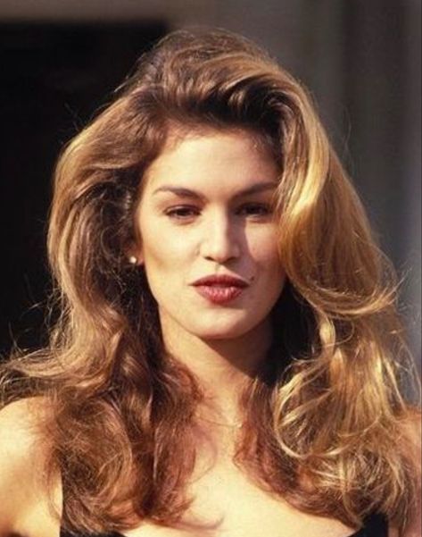 1990s Hairstyles, Supermodel Hair, 70s Hair, Side Part Hairstyles, 80s Hair, Blowout Hair, 90s Hairstyles, Cindy Crawford, Big Hair