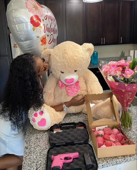 Spoiled Girlfriend, Black Girls Luxury Lifestyle, Large Teddy Bear, Birthday Goals, Luxury Birthday, Romantic Surprise, Black Relationship Goals, Cute Couple Gifts, Rich Girl Lifestyle