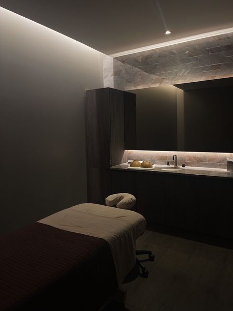 Room Aesthetic Dark, Aesthetic Peaceful, Equinox Gym, Spa Massage Room, Luxury Massage, Massage Therapy Rooms, Massage Place, Spa Room Decor, Yoga Massage