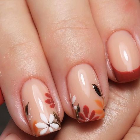 Fall Nail Art French Tips, Autumn Bride Nails, Flower Pattern Nail Design, Bridesmaid Nails Autumn, Minimal Fall Nail Design, Autumn Flower Nail Art, Fall Nails Leaves Design, Maroon Floral Nails, Thanksgiving Nails Short Gel