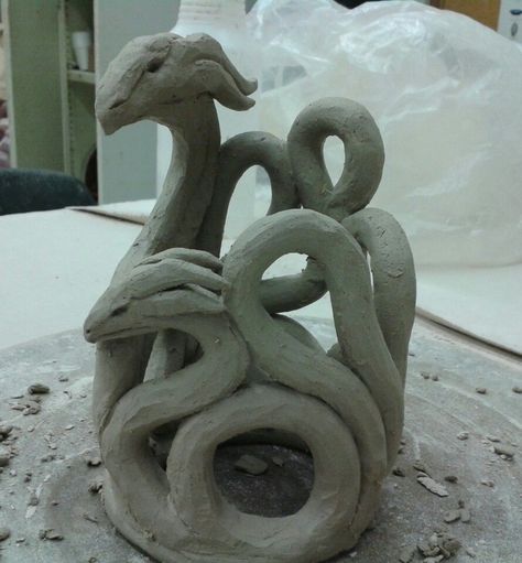 Making Clay Sculptures, Coil Pots Ideas Design, Coiled Ceramics Ideas, Coiling Clay Ideas, Coil Clay Projects Ideas, Animal Coil Pots, Clay Coiling Ideas, Fairy Clay Sculpture, Easy Clay Sculpture Ideas Aesthetic