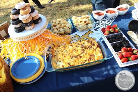 The Ultimate Cold Weather Tailgate Food — Peachfully Chic Cold Weather Tailgating Food, Tailgate Food For Cold Weather, Tailgate Party Foods, Lean Protein Snacks, Tailgaiting Food, Healthy Tailgate, Football Tailgate Food, Tailgate Appetizers, Tailgate Party Food