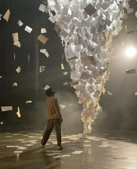 Emersive Art Installation, Forced Perspective Set Design, Photography Installation Ideas, Abstract Art Installation, Paper Scenography, Media Installation, Stage Pictures, Video Installation Art, Immersive Art Installation