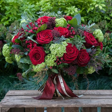 Moyses Stevens, Handtied Bouquets, Valentine Flower Arrangements, Valentine's Day Flowers, Flowers For Valentines Day, Luxury Flower Bouquets, Valentine Bouquet, Red Bouquet, Red Rose Bouquet