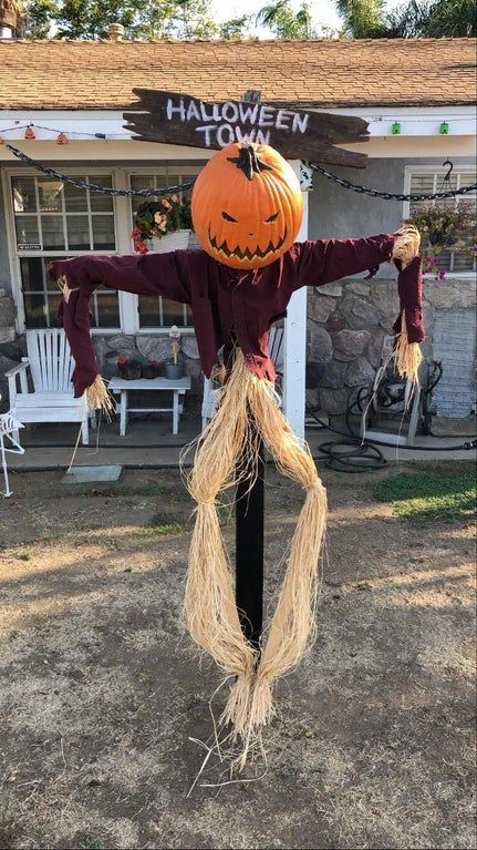 Best Halloween Front Yards, Diy Halloween Town Decorations, Freddy Vs Jason Halloween Decorations, Themed Halloween Decorations Outdoor, Nbc Halloween Decor, Halloween Trellis Decorations, Nightmare Before Christmas Haunted House, Halloween Decorations Nightmare Before, Diy Nightmare Before Christmas Halloween Decor