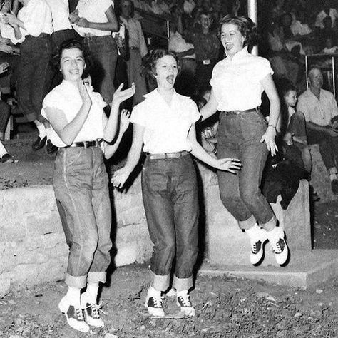 1950s fun! Teenage girls in jeans and saddle shoes. #1950s #50sfashion #saddleshoes 50s Teenagers, 1950s Teenagers, 1950s Pants, 1950s Girl, 1950s Girls, 1950s Fashion Women, Teddy Girl, 50s Outfits, 1940s Fashion