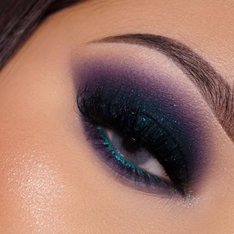 Purple Eye Makeup: 27 Stunning Ideas to Elevate Your Look Purple And Black Eyeshadow Looks, Purple And Black Eye Makeup, Dark Purple Eyeshadow Looks, Blue And Purple Makeup Looks, Makeup For Purple Dress, Galaxy Eye Makeup, Makeup Notes, Bday Makeup, Dark Purple Lipstick