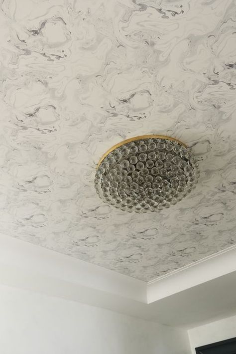 ceiling wallpaper ideas Wallpaper Ceiling Ideas, 90s Wallpaper Hip Hop, Rebecca Atwood, Wallpaper Ceiling, Chic Wallpaper, Ceiling Ideas, Bedroom Ceiling, Marble Wallpaper, Glass Floor