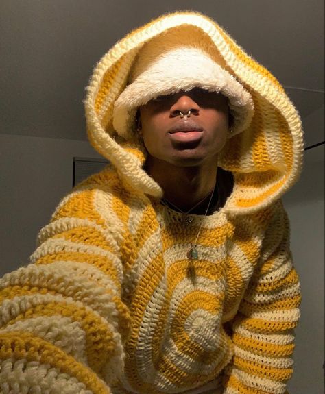 Crochet Men, Mode Crochet, Crochet Clothing And Accessories, Street Fashion Men Streetwear, Crochet Fashion Patterns, Knit Outfit, Knit Fashion, Crochet Fashion, Cute Crochet