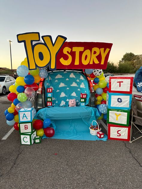 Toy Story Halloween Party Ideas, Trunk Or Treat Ideas Toystory, Toys Story Trunk Or Treat, Toy Story Scarecrow, Toy Story Trick Or Trunk, Trunk Or Treat With Balloons, Toy Story Truck Or Treat, Up Themed Trunk Or Treat, Toy Story Truck Or Treat Ideas