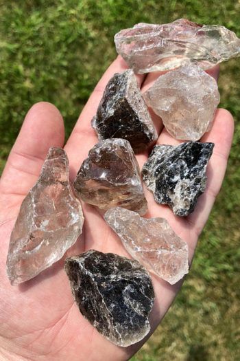 Isaac Core, Types Of Rocks, Brown Crystals, Pretty Crystals, Grounding Crystals, Crystal Vibes, Zen Space, Pretty Rocks, Smoky Quartz Crystal