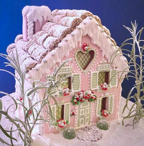 White Gingerbread House, Homemade Gingerbread House, Gingerbread House Ideas, Cool Gingerbread Houses, Gingerbread House Parties, Gingerbread House Designs, Pink Ginger, Gingerbread Party, The Best Dessert