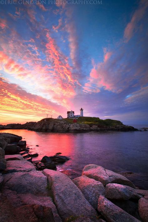 Nubble Lighthouse Cape Neddick, ME Nubble Lighthouse Maine, Nubble Lighthouse, York Maine, Maine Beaches, Lighthouses Photography, Maine Lighthouses, Maine Vacation, Lighthouse Pictures, Beach Beauty