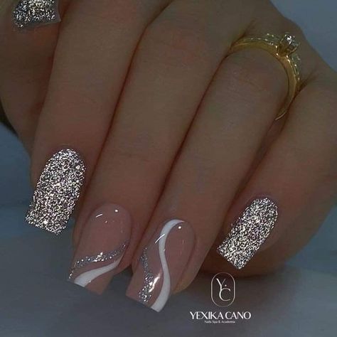 Elegant Touch Nails, Silver Nail Designs, Unghie Sfumate, Silver Glitter Nails, Nagellack Trends, Silver Nail, Fancy Nails Designs, Glitter Gel Nails, Pretty Nail Art Designs