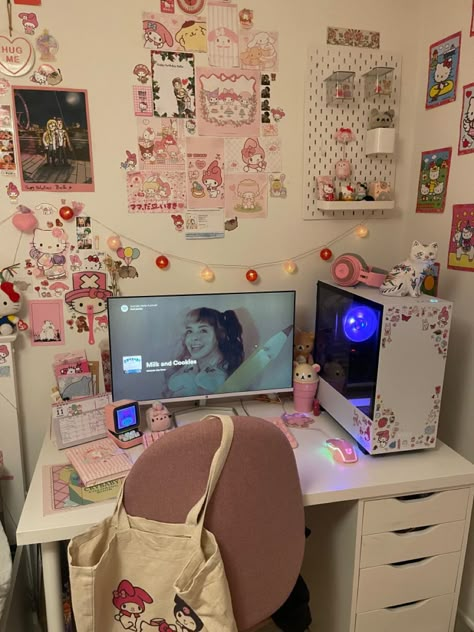 Sanrio Room Tour, Cute Sanrio Room Decor, Room Ideas Kuromi, Sanrio Aesthetic Room, Sanrio Bedroom Ideas, Sanrio Room Decor, Hello Kitty Office, Sanrio Bedroom, Sanrio Room