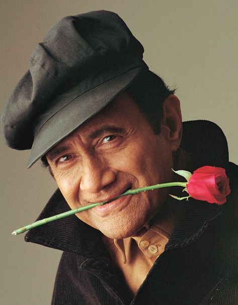 Dharamdev Pishorimal Anand, popularly known as Dev Anand, was an enigmatic actor, whose charm had cast a spell on almost every heroine in the 60s and 70s. Through a career that spanned six decades, Dev Anand worked in more than 100 films. With films like Baazi, Taxi Driver, Insaniyat, Munimji, C.I.D, Pocket Maar, Kala Pani, Guide, <em... Dev Anand, Zeenat Aman, Acting School, History Professor, Bollywood Cinema, Vintage Bollywood, We Movie, Rare Pictures, Film History