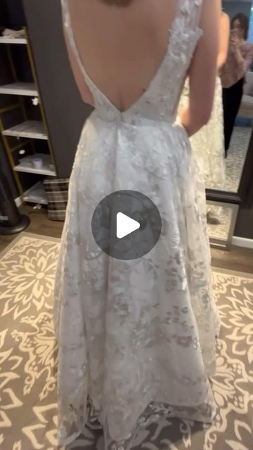 Alina Alterations on Instagram: "How to do an American Bustle on this beautiful wedding dress🌸  #alinaalterations #alterations #bridalalteration #bridal #howto #bustle #bustledress #bustlebride #americanbustle #wedding #weddingdress #weddinginspiration" Bustle Wedding Dress Styles Trains, Types Of Bustles Wedding Dresses, Wedding Dress Alterations Before After, Diy Wedding Dress Bustle, American Bustle, Wedding Gown Bustle, Bridal Alterations, Wedding Dress Types, Wedding Dress Bustle