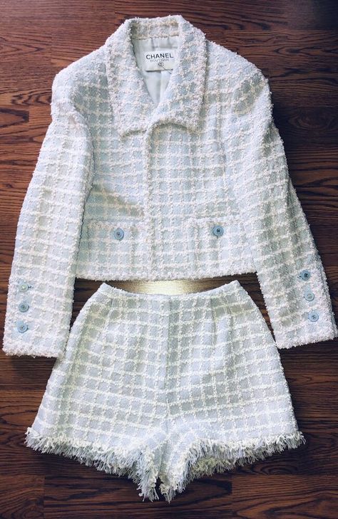 Vintage Chanel Tweed Set, Chanel Two Piece Set, Chanel 2 Piece Set, Chanel Look Style, Chanel Blazer Tweed, Tweed Top Outfit, Chanel Suits For Women, Chanel Tweed Set, Vintage Chanel Outfit