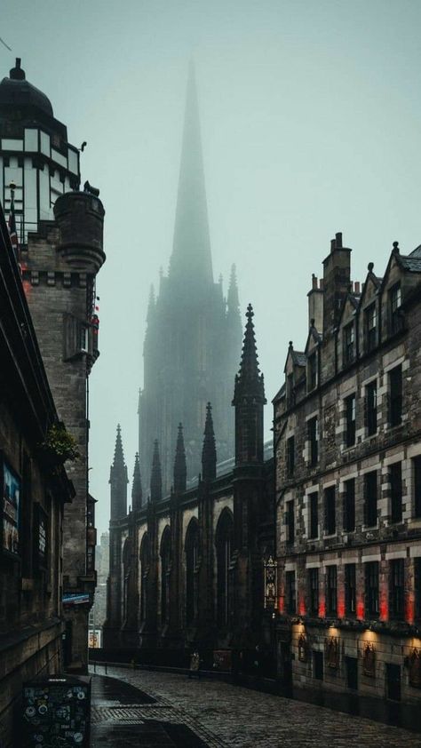 Scotland City, Scotland Aesthetic, October Girl, Castle Aesthetic, Gothic Aesthetic, Dark Academia Aesthetic, Wow Art, Edinburgh Scotland, Aesthetic Dark