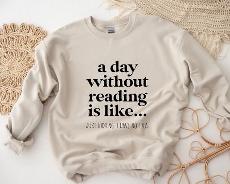 Reading Teacher Gifts, Literature Gifts, Reading Humor, Reading Teacher, Book Clothes, Gifts For Bookworms, Gift Teacher, Mode Inspo, Funny Sweatshirts