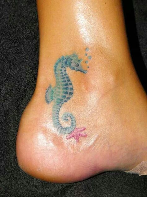 Turtle And Starfish Tattoo, Seahorse And Starfish Tattoo, Small Seahorse Tattoo, Seahorse Tattoo Design, Seahorse Tattoos, Nature Tattoo Ideas, Beachy Tattoos, Starfish Tattoo, Tropical Tattoo