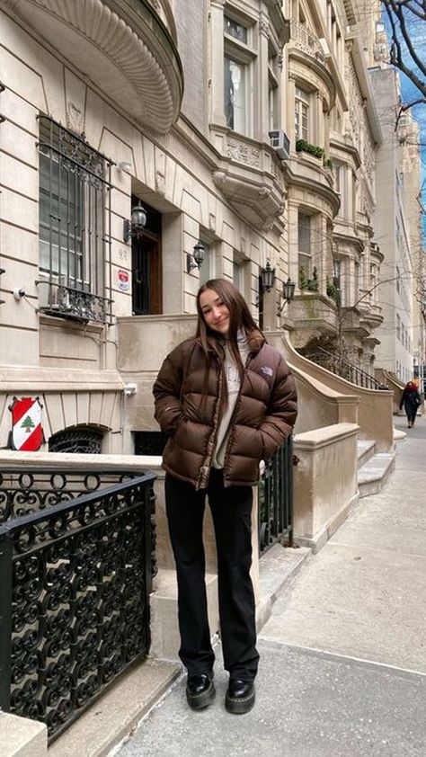 The North Face Brown Jacket, How To Style A Brown Puffer Jacket, Flare Leggings And Puffer Jacket, The North Face Jacket Brown, Outfits With Brown Puffer Jacket, Winter Outfits Brown Jacket, Brown The North Face Jacket, Styling North Face Puffer, Brown Winter Jacket Outfit