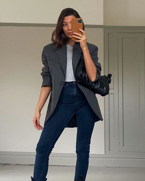 Marianne en Instagram: “Skinny jeans and an oversized blazer, trusty wardrobe essentials via @topshop http://liketk.it/303zQ #liketkit @liketoknow.it #topshopgirls…” Grey Blazer Women, London Chic, Jeans Outfit Spring, Spring Jeans, Lehenga Red, Dress Up Jeans, Business Casual Outfits For Women, Minimal Classic, Photography Summer