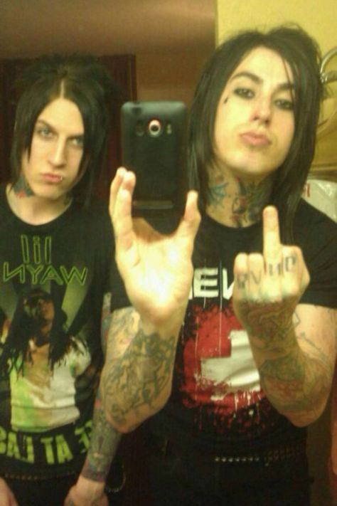 Jacky Vincent & Ronnie Radke Jacky Vincent, La Aesthetic, Emo Scene Hair, Emo Men, Escape The Fate, Ronnie Radke, Hot Dads, Kellin Quinn, Falling In Reverse