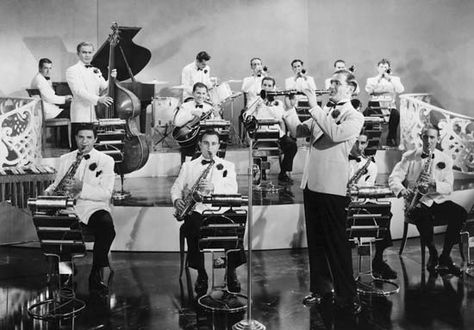 Benny Goodman Band Atticus Ross, Benny Goodman, Big Band Jazz, Art Of Manliness, David Fincher, Swing Dance, Jazz Band, Miles Davis, Big Band