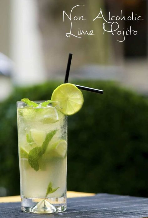 Lime Mojito Mocktail Recipe - In The Playroom Mocktail Mojito, Non Alcoholic Mojito, Lime Mojito, Mocktail Party, Mojito Recept, Virgin Cocktails, Mojito Mocktail, Alcohol Free Drinks, Popular Cocktails