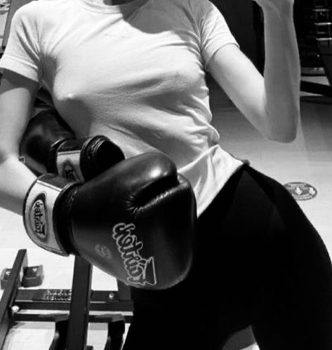 aleksandra ivanova Sucess Aesthetic Girl, Boxer Aesthetic, ماثيو ماكونهي, Magnolia Park, Boxing Girl, Sports Aesthetic, Workout Aesthetic, Muay Thai, Kickboxing