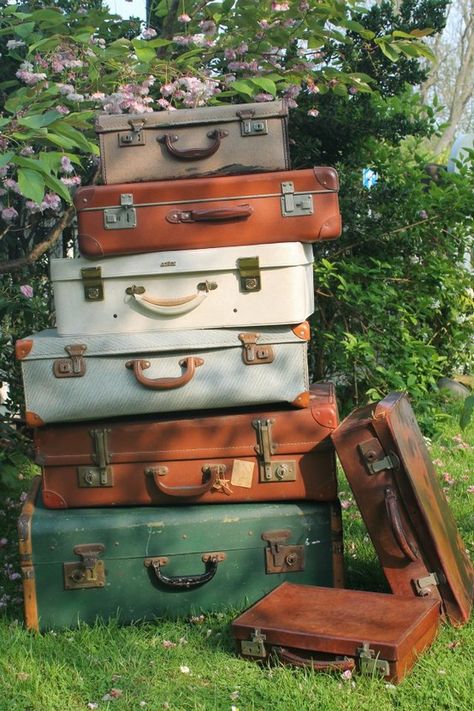 ALL DOLLYS HIRED ITEMS ARE TRANSPORTED IN VINTAGE SUITCASES FOR YOU TO USE IN DISPLAYS ETC Old Fashioned Bicycle, Great Minds Think Alike, Old Suitcases, Vintage Trunks, Vintage Suitcases, Vintage Pop, Vintage Suitcase, Vintage Luggage, Cool Books