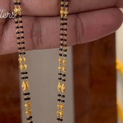 Black Beads Mangalsutra, Gold Jewelry Outfits, Black Beads Mangalsutra Design, Fancy Jewelry Necklace, Minimalist Earrings Gold, Gold Chain Design, Gold Bridal Jewellery Sets, Gold Mangalsutra, Black Beaded Jewelry