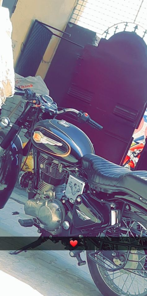 Royal Enfield Blue Colour, Royal Enfield Snap, Royal Enfield Blue, Bullet Snap, Queen Quotes Funny, Snap Map, Bullet Bike Royal Enfield, Breakup Songs, Snap Streak Ideas Easy