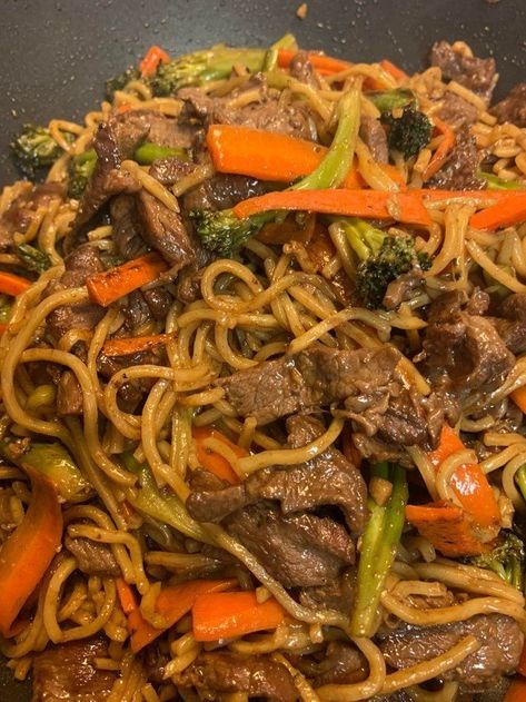 Beef Lo Mein Recipe, Beef Lo Mein, Lo Mein Noodles, Lo Mein Recipes, Lo Mein, Makanan Diet, Homemade Beef, Healthy Lifestyle Food, Idee Pasto Sano