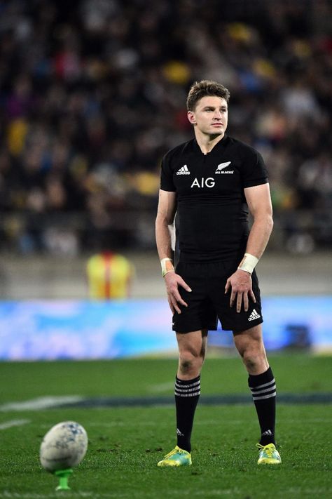 Beauden Barrett Wallpaper, All Blacks Rugby Wallpaper, Rugby Wallpaper Iphone, Rugby Player Aesthetic, All Black Rugby, Duane Vermeulen, Beauden Barrett, Rugby Body, Rugby Wallpaper